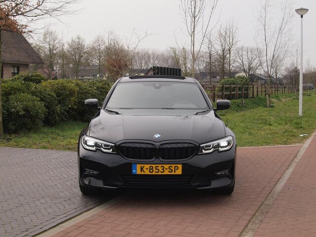 BMW 3-SERIE 330e | Panoramadak | Harman Kardon | Apple Carplay | Leer | 19 Inch |