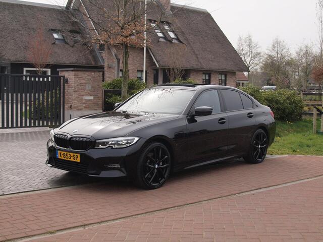 BMW 3-SERIE 330e | Panoramadak | Harman Kardon | Apple Carplay | Leer | 19 Inch |