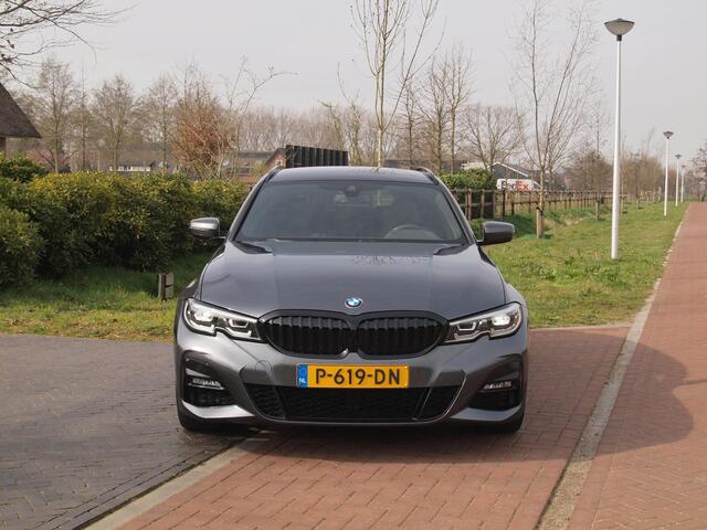 BMW 3-SERIE Touring 318i Business Edition | M-pakket | Sfeerverlichting | Automaat | Apple Carplay | NL-Auto |