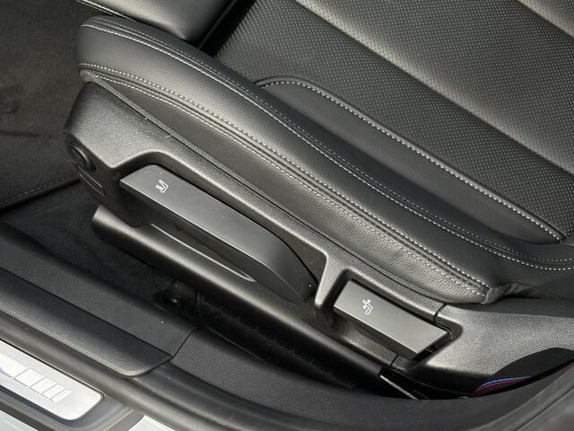 BMW 3-SERIE 330e | M-Sport Pro | Carbon ext. | M-Performance parts | 19'' | Camera | Comfort Access | Elek. Trekhaak | Elek. Achterklep