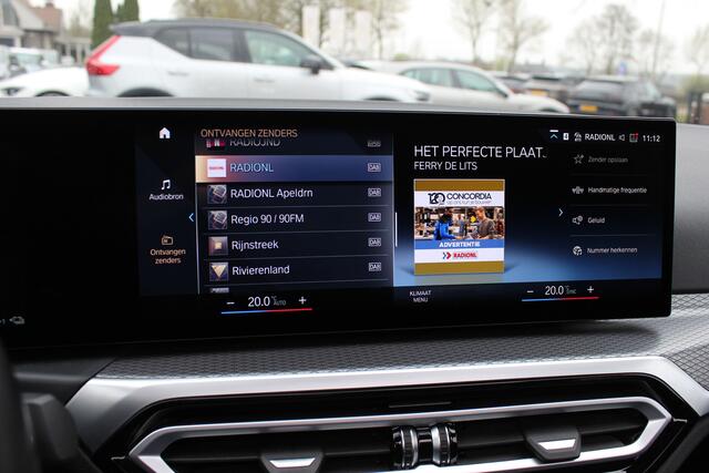 BMW 3-SERIE Touring 320e / Panoramadak / Camera / Keyless / Leder / Harman Kardon / 19'' / Elektr. stoelen / CarPlay / Stoelverwarming / ACC / Getint glas