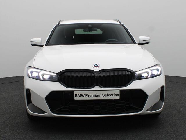 BMW 3-SERIE Touring 330e xDrive M Sportpakket Pro | Innovation Pack | Entertainment Pack | Comfort Access | DAB | HiFi | 18''