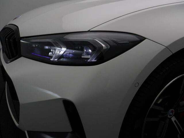 BMW 3-SERIE Touring 330e xDrive M Sportpakket Pro | Innovation Pack | Entertainment Pack | Comfort Access | DAB | HiFi | 18''