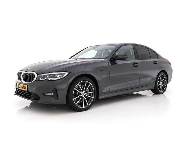 BMW 3-SERIE 330e eDrive Edition (INCL.BTW) Aut. *LEATHER | FULL-LED | DIGI-COCKPIT | HEATED-SPORTSEATS | PRIVACY-GLASS | AMBIENT-LIGHT | DAB | NAVI-FULLMAP | ECC | PDC | CRUISE | 18''ALU*
