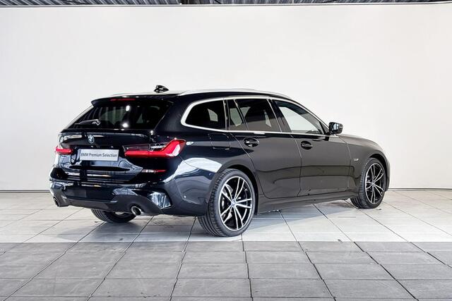 BMW 3-SERIE Touring 330e High Executive