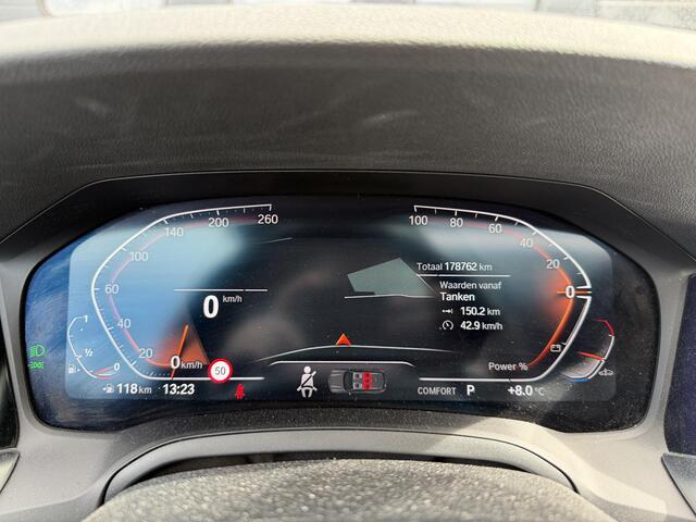 BMW 3-SERIE Touring 320i High Executive M-Sport | Panoramadak | Camera | Head-Up Display | DAB | Stoelverwarming | Elektrische Achterklep |