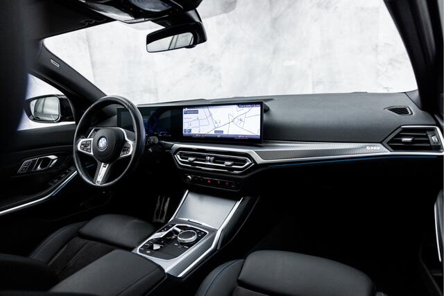 BMW 3-SERIE Touring 330e xDrive M-Sport | Pano | Harman-Kardon | E-Trekhaak | HU