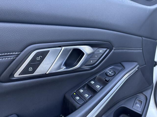 BMW 3-SERIE Touring 330i xDrive High Executive / AUTOMAAT / M-PAKKET / LEER / NAVI / CRUISE / 119dkm!