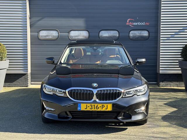 BMW 3-SERIE 320i High Executive | Panoramadak | Camera | Lederen Bekleding | Stoelverwarming | Sportstoelen |