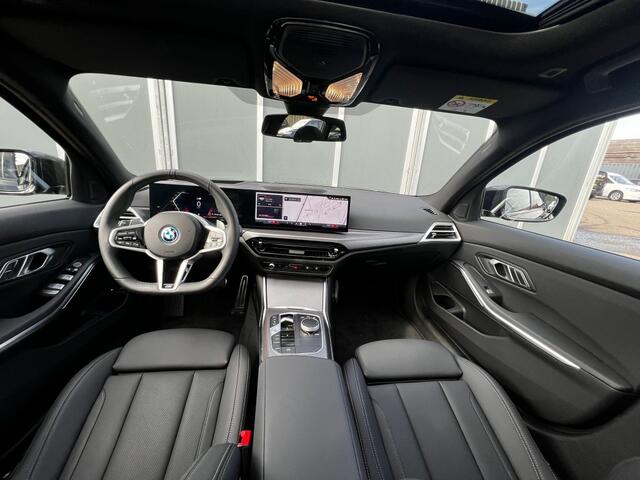 BMW 3-SERIE Touring 330e M Sport | ACC | Camera | Trekhaak | Navi | Pano