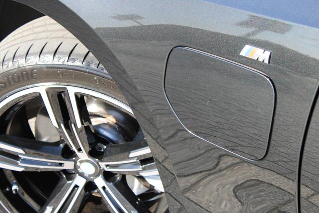 BMW 3-SERIE Touring 330e M Sport Automaat / Trekhaak / Sportstoelen / Comfort Access / Stoelverwarming / Cruise Control