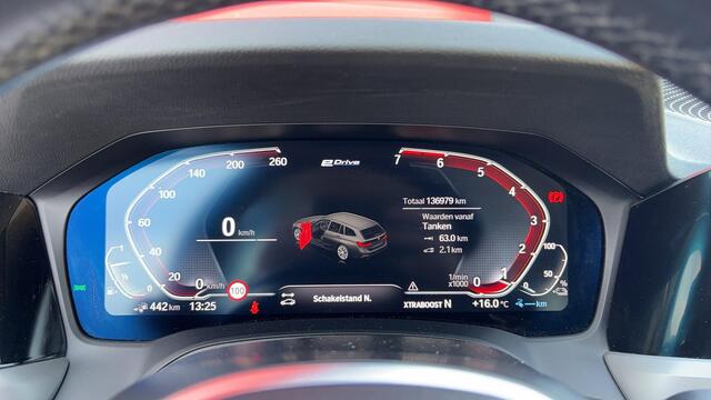 BMW 3-SERIE Touring 330e Business Edition Plus SPORTSTOELEN / FULL LED / SOH 89% / CARPLAY / DAB+ / CREME LEDER / STOELVERW / ELEK KOFFERKLEP / NL-AUTO