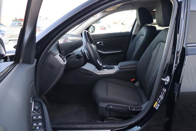 BMW 3-SERIE Touring 320e LCI PHEV | Widescreen | Elek. Trekhaak | Stoelverwarming | Navigatie | Carplay