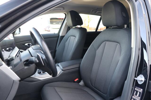 BMW 3-SERIE Touring 320e LCI PHEV | Widescreen | Elek. Trekhaak | Stoelverwarming | Navigatie | Carplay