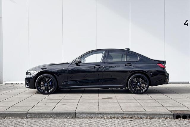 BMW 3-SERIE Sedan 330e eDrive Edition M-Sport / 19 inch / Stoelverwarming / Getinte Ramen / HiFi Audio
