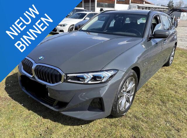 BMW 3-SERIE Touring 320e Business Edition Plus | Automatische Trekhaak | Adaptieve Cruise Control | Sportstoelen | Verwacht |