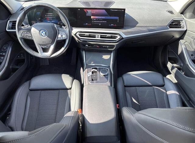 BMW 3-SERIE Touring 320e Business Edition Plus | Automatische Trekhaak | Adaptieve Cruise Control | Sportstoelen | Verwacht |