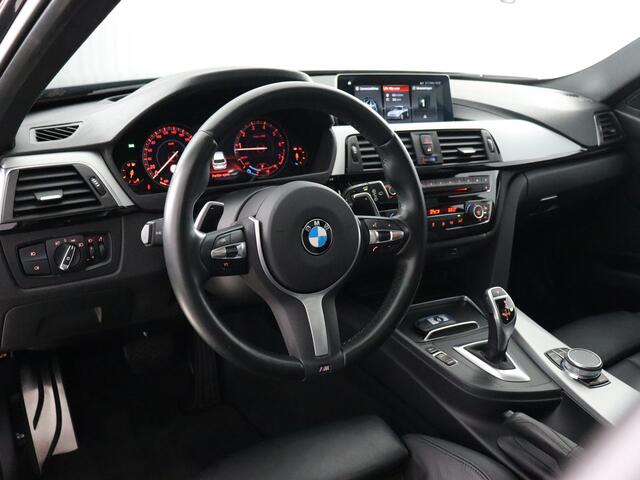 BMW 3-SERIE Touring 320i M Sport Edition (NL-Auto / Elek. Trekhaak / Pano / Head Up / Navi)