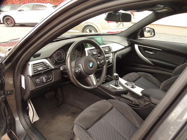 BMW 3-SERIE Touring 318i Executive M-Sport | All-Black | Or.NL- NAP