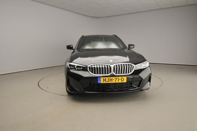 BMW 3-SERIE Touring 330e | M-Sportpakket | LED | Navigatie | Trekhaak | Sportstoelen | Keyles go | Stoelverwarming | DAB | Alu 18 inch