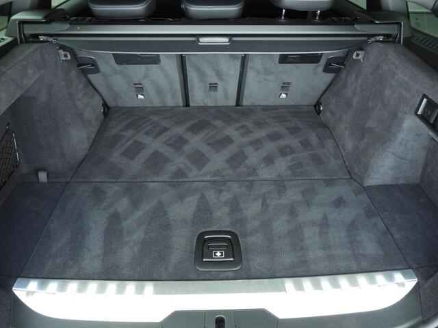 BMW 3-SERIE Touring 330e | M-Sportpakket | LED | Navigatie | Trekhaak | Sportstoelen | Keyles go | Stoelverwarming | DAB | Alu 18 inch