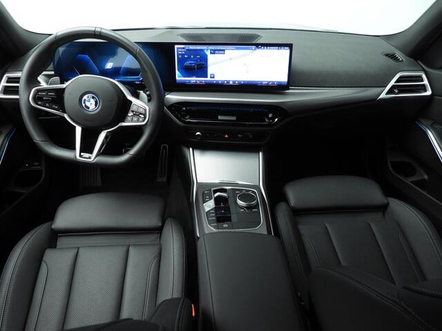 BMW 3-SERIE Touring 330e | M-Sportpakket | LED | Navigatie | Trekhaak | Sportstoelen | Keyles go | Stoelverwarming | DAB | Alu 18 inch