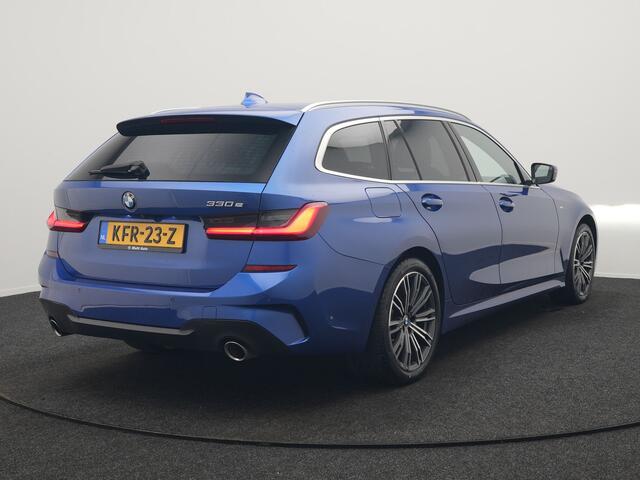 BMW 3-SERIE Touring 330e M Sport PHEV 293pk Dealer O.H. | Trekhaak Af Fabriek | Panodak | Head Up | Adaptive Cruise | 360 Camera | Harman / Kardon | Laser LED | Alcantara Sportstoelen Memory & Verwarmd | Keyless | Sfeerverlichting | Stuur Verwarmd | Plug In Hybrid |