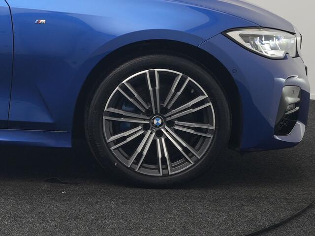 BMW 3-SERIE Touring 330e M Sport PHEV 293pk Dealer O.H. | Trekhaak Af Fabriek | Panodak | Head Up | Adaptive Cruise | 360 Camera | Harman / Kardon | Laser LED | Alcantara Sportstoelen Memory & Verwarmd | Keyless | Sfeerverlichting | Stuur Verwarmd | Plug In Hybrid |