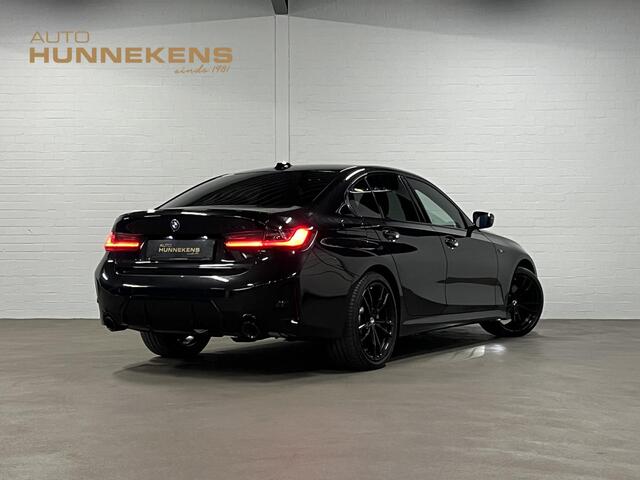 BMW 3-SERIE 330e M-pakket | Adapt. cruise | Open dak | Trekhaak | Head-up | Stoelverwarming | Sfeerverlichting | Carplay | Leder
