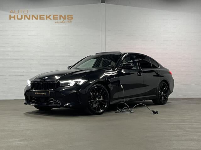 BMW 3-SERIE 330e M-pakket | Adapt. cruise | Open dak | Trekhaak | Head-up | Stoelverwarming | Sfeerverlichting | Carplay | Leder