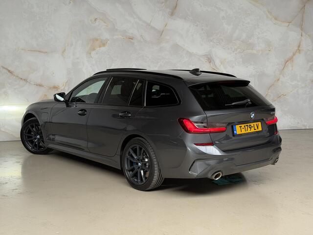 BMW 3-SERIE Touring 330e M-Pakket / Pano /