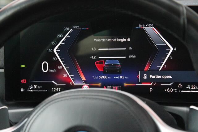 BMW 3-SERIE 330e 292PK xDRIVE | PANORAMISCH SCHUIF/KANTEL DAK | M-SPORT PRO-PAKKET | M-SPORT REMMEN UITGEVOERD IN DONKERBLAUW MET M LOGO | BMW LIVE COCKPIT PROFESSIONAL | CURVED DISPLAY |DRIVING ASSISTANT INCL. HEAD-UP DISPLAY | PARKING ASSIST INCL. ACHTERUITRIJCAMER