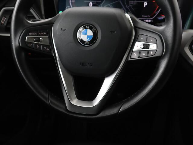 BMW 3-SERIE 320i Executive Edition | Sportstoelen | Carplay | Live Cockpit | Half leder | Navigatie | Full LED | Climate control | Parkeerhulp | Cruise control | Bluetooth