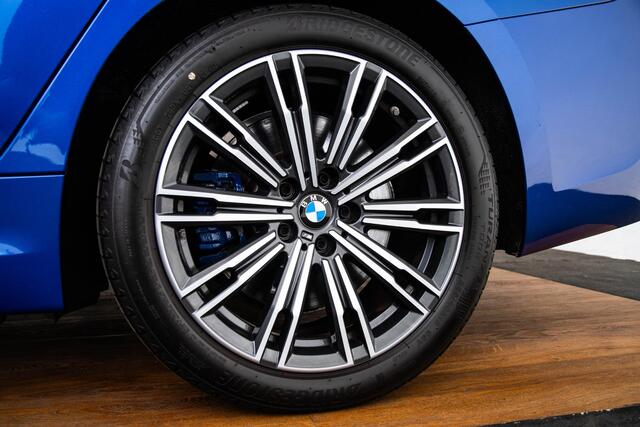 BMW 3-SERIE Touring 330e High Executive M Sport- Panoramadak - Sportstoelen - Elektrisch verwarmde voorstoelen - Getinte ruiten - Ambiance verlichting - Cruise control - HiFi - Active Guard Plus -