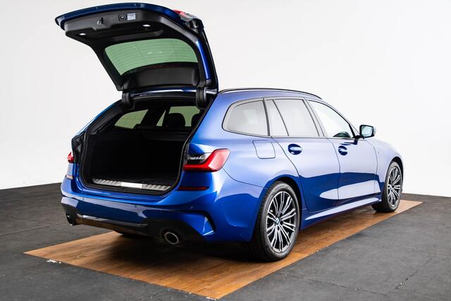 BMW 3-SERIE Touring 330e High Executive M Sport- Panoramadak - Sportstoelen - Elektrisch verwarmde voorstoelen - Getinte ruiten - Ambiance verlichting - Cruise control - HiFi - Active Guard Plus -