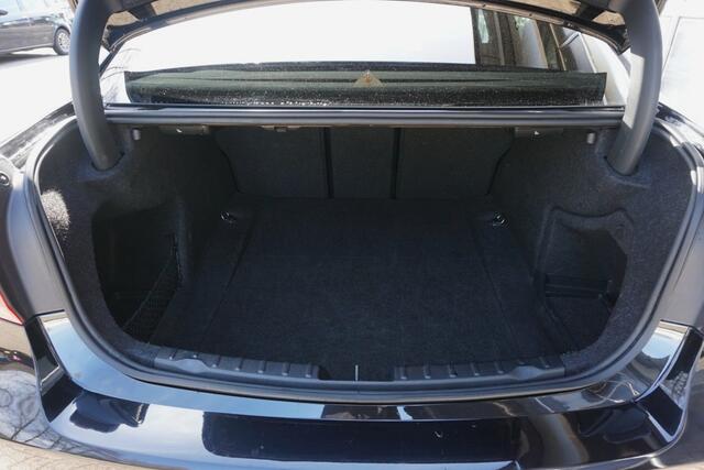 BMW 3-SERIE 318i Edition M Sport Shadow High Executive