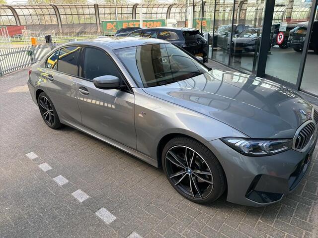 BMW 3-SERIE 330e M-Sport | 19" | Harman Kardon | Schuifdak | Camera