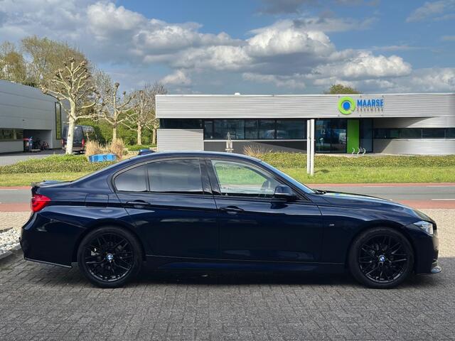 BMW 3-SERIE 320I Corporate Lease High Executive '' Apple Carplay - Clima - PDC ''