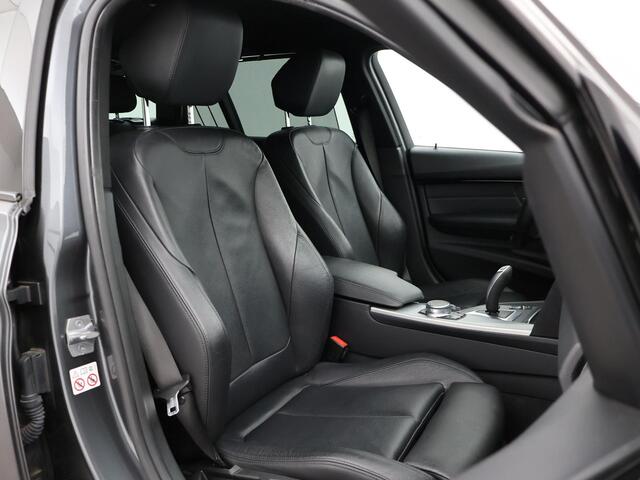 BMW 3-SERIE Touring 318i M-SPORT + AFN. TREKHAAK | LEDER SPORTINT. | DIGITALE COCKPIT | STOELVERWARMING