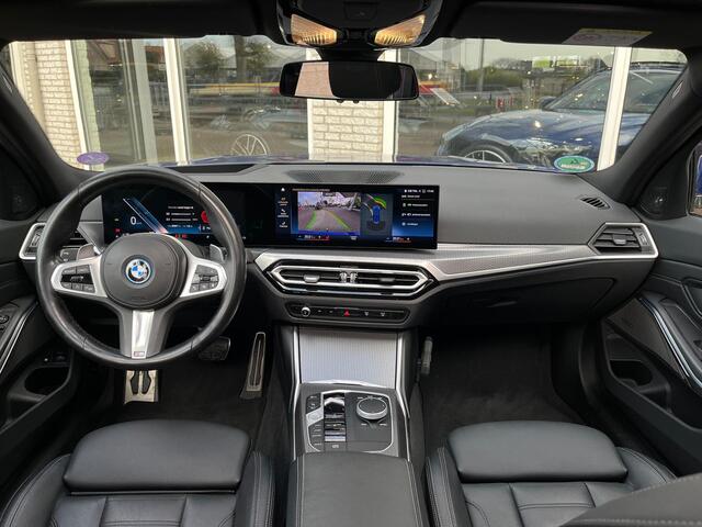 BMW 3-SERIE Touring 320e M-Sport Pro Pano Trekhaak Leder Elc Stoelen