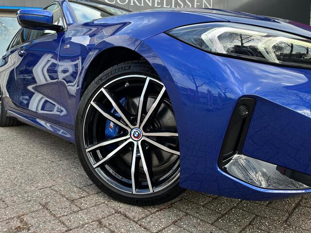 BMW 3-SERIE Touring 320e M-Sport Pro Pano Trekhaak Leder Elc Stoelen