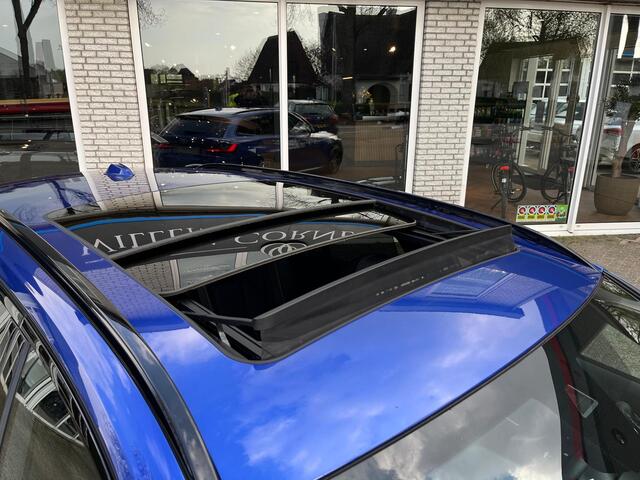 BMW 3-SERIE Touring 320e M-Sport Pro Pano Trekhaak Leder Elc Stoelen