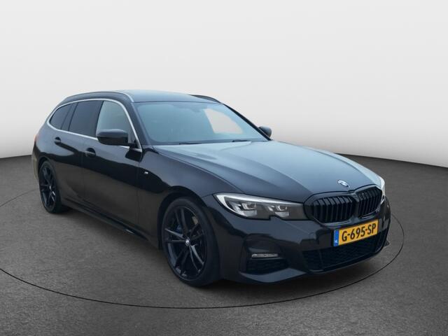 BMW 3-SERIE Touring 330i Executive Edition M | Panoramadak | Trekhaak