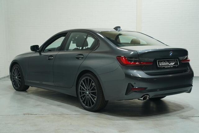 BMW 3-SERIE 320i Sport Line Led koplampen Apple Carplay Leder Memory Stoelverwarming 1e Eigenaar NAP