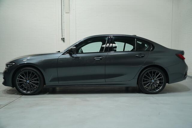 BMW 3-SERIE 320i Sport Line Led koplampen Apple Carplay Leder Memory Stoelverwarming 1e Eigenaar NAP