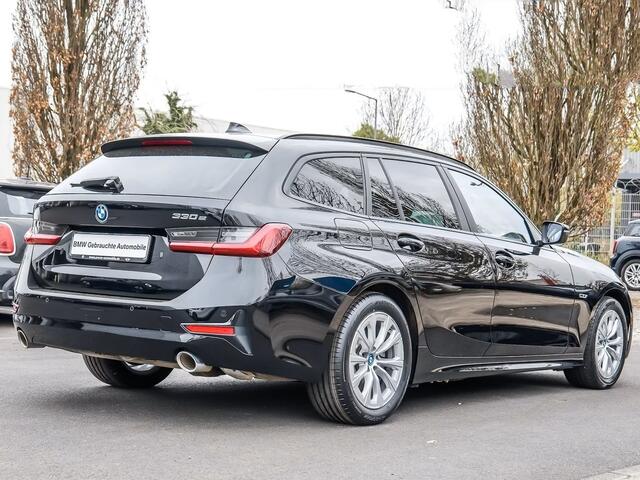 BMW 3-SERIE Touring 330e (215kW / 292pk) ** LED, HALF LEDER, TREKH, SHADOW-LINE, PRIVACY, HiFi ** 1e EIG - UNFALLFREI ** ** INFORMEER OOK NAAR ONZE AANTREKKELIJKE FINANCIAL-LEASE TARIEVEN **