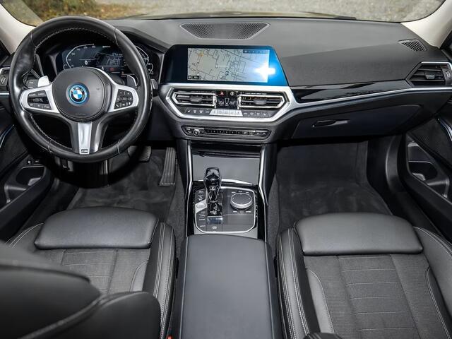 BMW 3-SERIE Touring 330e (215kW / 292pk) ** LED, HALF LEDER, TREKH, SHADOW-LINE, PRIVACY, HiFi ** 1e EIG - UNFALLFREI ** ** INFORMEER OOK NAAR ONZE AANTREKKELIJKE FINANCIAL-LEASE TARIEVEN **