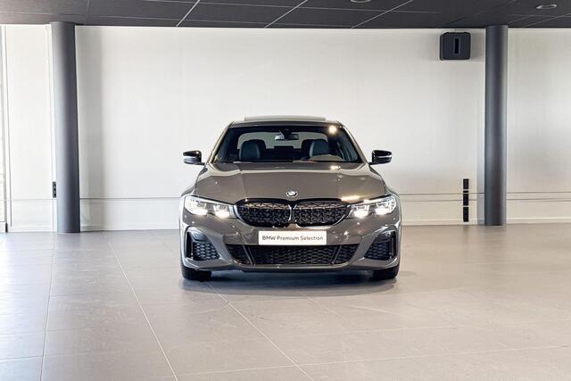 BMW 3-SERIE Sedan M340i xDrive High Executive | Stoelverwarming | Glazen schuif-/kanteldak |