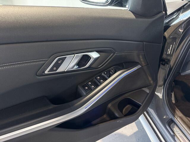 BMW 3-SERIE Sedan M340i xDrive High Executive | Stoelverwarming | Glazen schuif-/kanteldak |