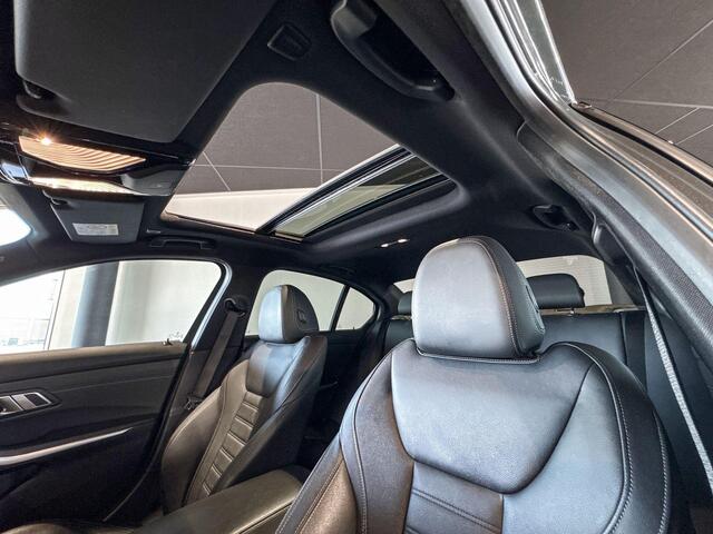 BMW 3-SERIE Sedan M340i xDrive High Executive | Stoelverwarming | Glazen schuif-/kanteldak |